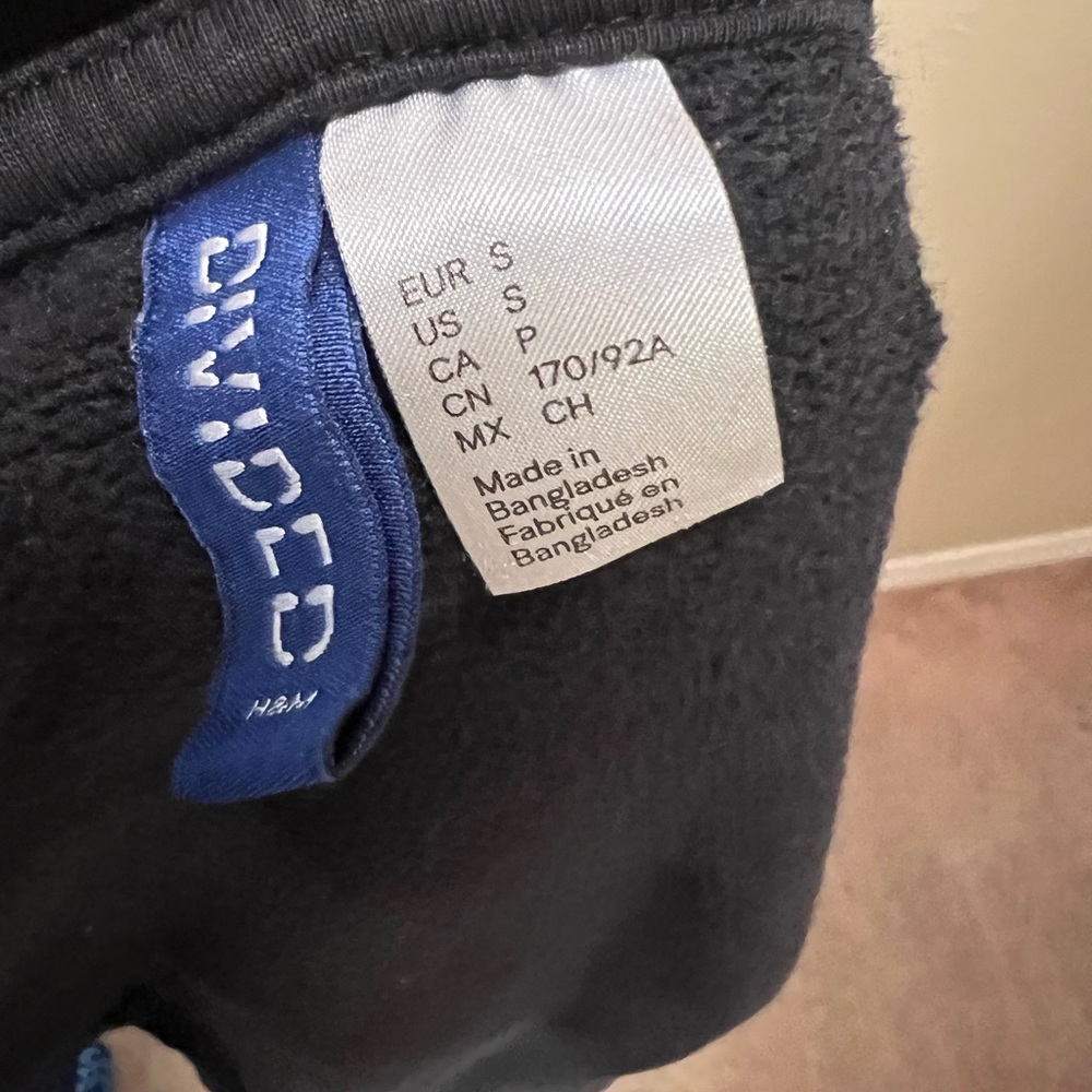 H&M Sweater - Picture 4 of 4